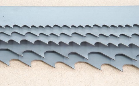 密云带锯床上的钢丝刷，对于带锯条的重要性